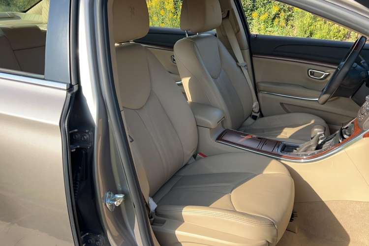 Used Roewe 950 2012 2.4L Luxury Executive Edition Interior 4