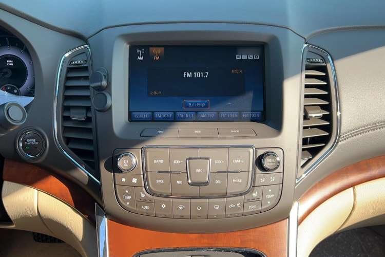 Used Roewe 950 2012 2.4L Luxury Executive Edition Interior 9