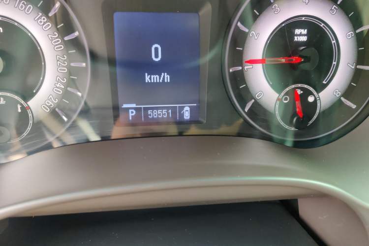 Used Roewe 950 2012 2.4L Luxury Edition Odometer Close Up