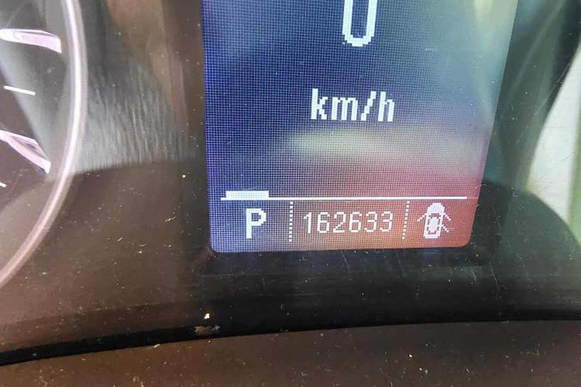 Used Roewe 950 2012 2.4L Luxury Edition Odometer Close Up