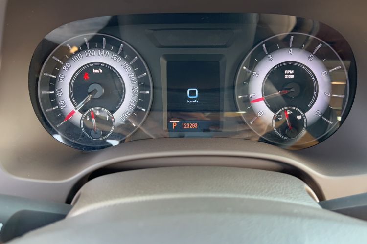Used Roewe 950 2012 2.4L Luxury Executive Edition Odometer Close Up