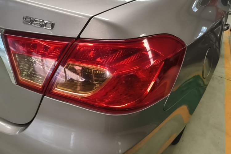 Used Roewe 950 2012 2.0L Comfort Edition Right Rear Taillight