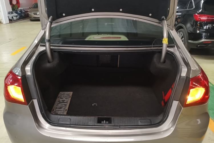 Used Roewe 950 2012 2.0L Comfort Edition Trunk