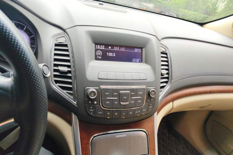 Used Roewe 950 2015 1.8T Elite Edition Audio And AC Panel