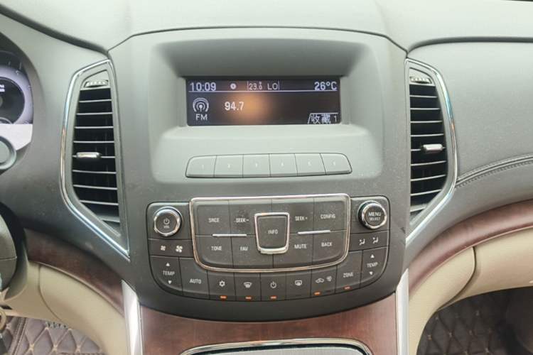 Used Roewe 950 2015 1.8T Elite Edition Audio And AC Panel