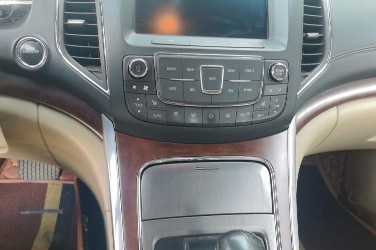 Used Roewe 950 2015 2.0T Luxury Executive Edition Audio And AC Panel