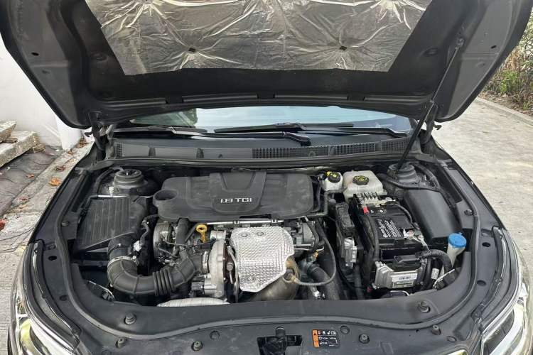 Used Roewe 950 2015 1.8T Luxury Edition Engine Bay