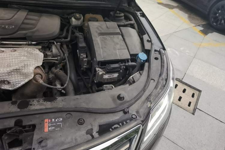 Used Roewe 950 2015 2.0T Luxury Executive Edition Engine Bay Left