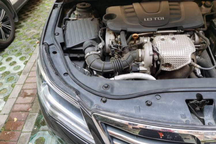 Used Roewe 950 2015 1.8T Elegant Edition Engine Bay Right