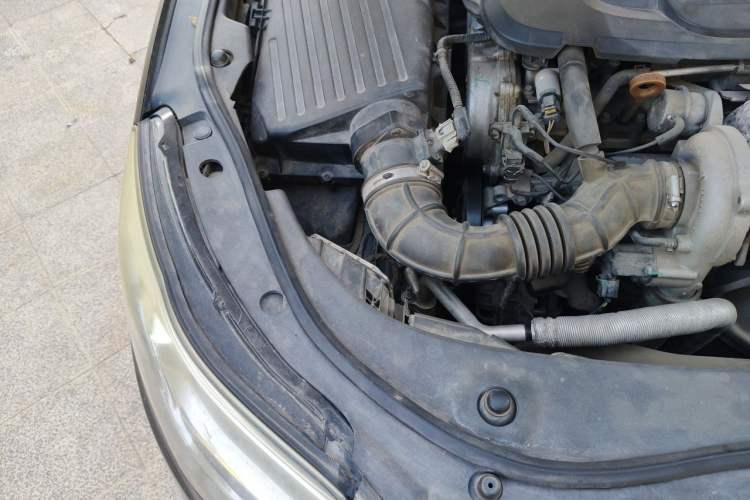 Used Roewe 950 2015 2.0T Luxury Executive Edition Engine Bay Right