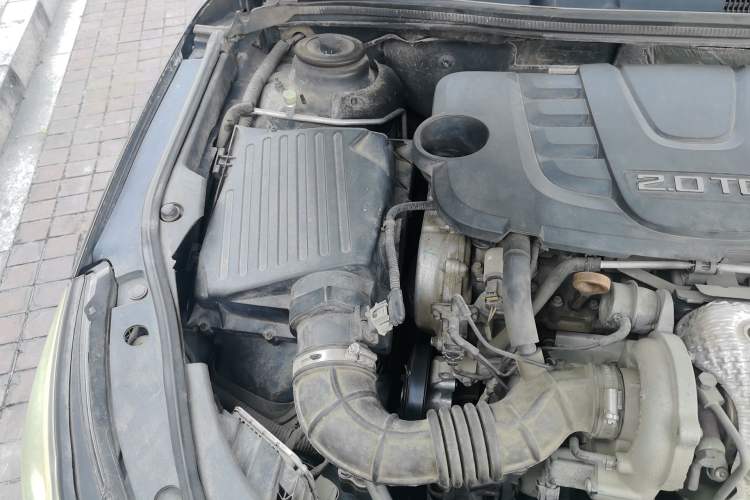Used Roewe 950 2015 2.0T Luxury Executive Edition Engine Bay Right