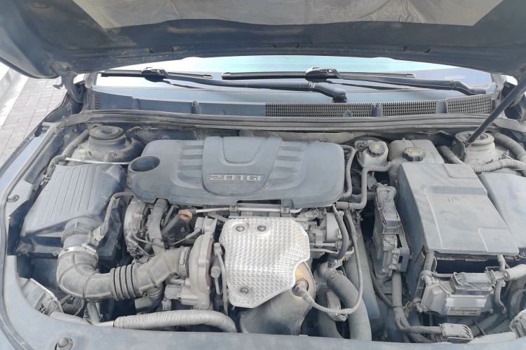 Used Roewe 950 2015 2.0T Luxury Executive Edition Engine Bay
