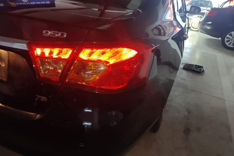 Used Roewe 950 2015 1.8T Luxury Edition Exterior 3