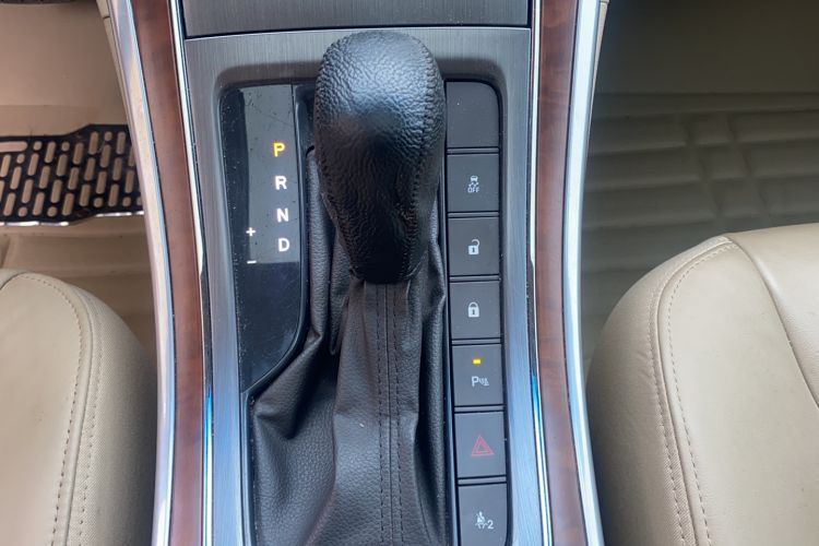 Used Roewe 950 2015 1.8T Elite Edition Gear Lever