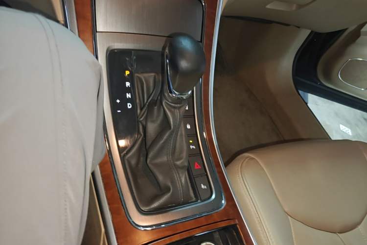 Used Roewe 950 2015 1.8T Luxury Edition Gear Lever