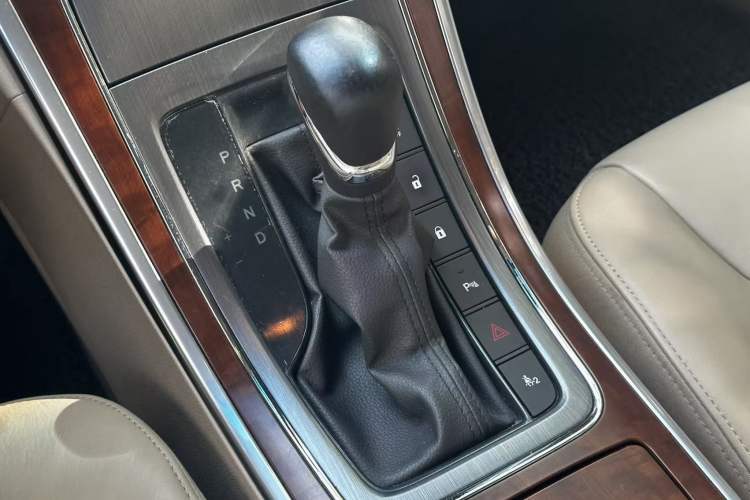 Used Roewe 950 2015 1.8T Luxury Edition Gear Lever