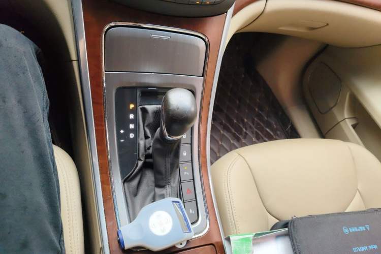 Used Roewe 950 2015 1.8T Elite Edition Gear Lever