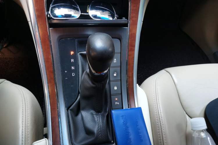 Used Roewe 950 2015 1.8T Elegant Edition Gear Lever