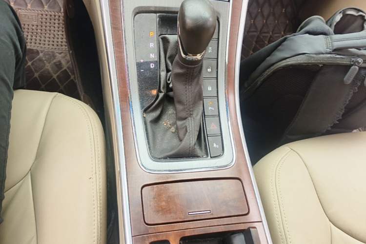 Used Roewe 950 2015 1.8T Elite Edition Gear Lever