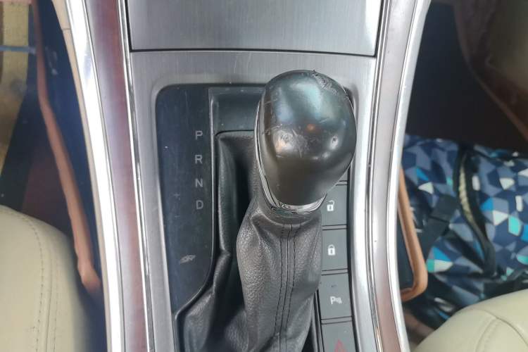 Used Roewe 950 2015 2.0T Luxury Executive Edition Gear Lever