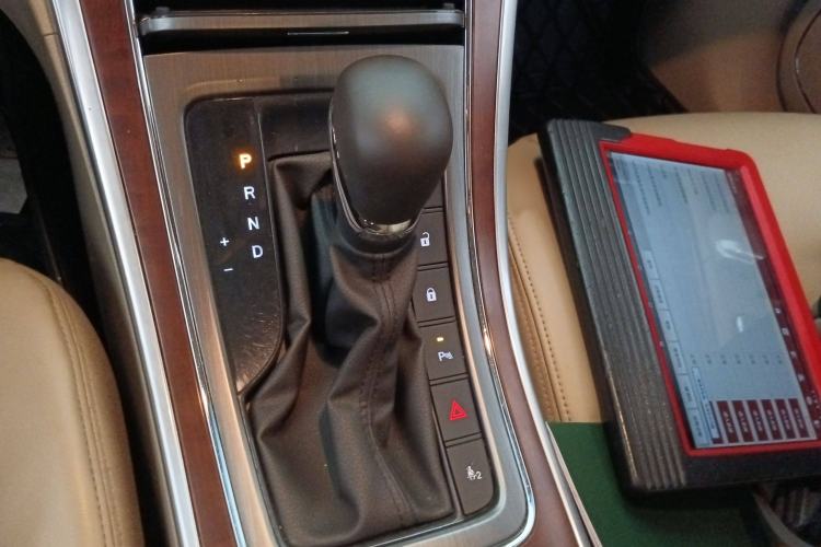 Used Roewe 950 2015 1.8T Luxury Edition Gear Lever