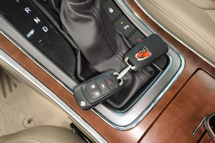 Used Roewe 950 2015 1.8T Luxury Edition Interior 1