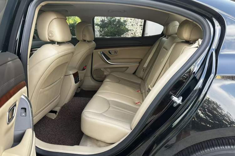Used Roewe 950 2015 1.8T Luxury Edition Interior 2