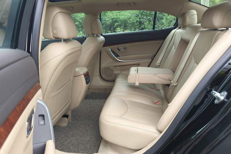 Used Roewe 950 2015 1.8T Elite Edition Interior 3