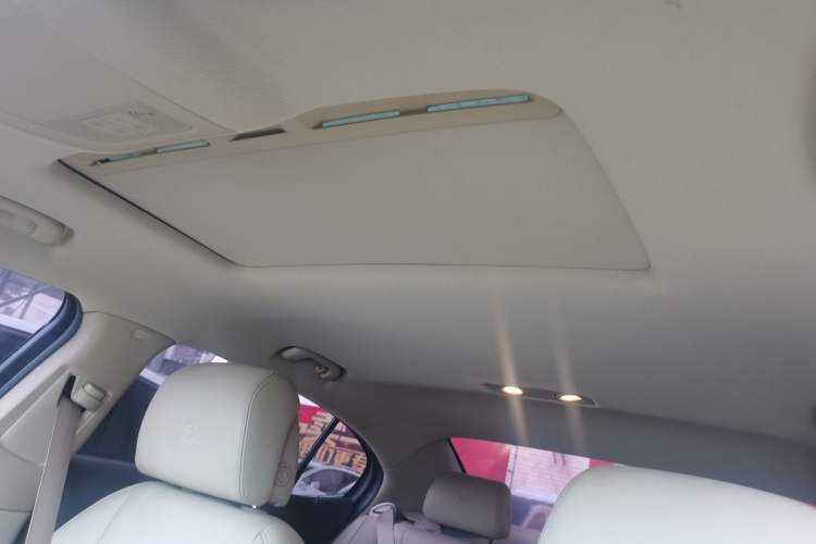 Used Roewe 950 2015 1.8T Elegant Edition Interior 4