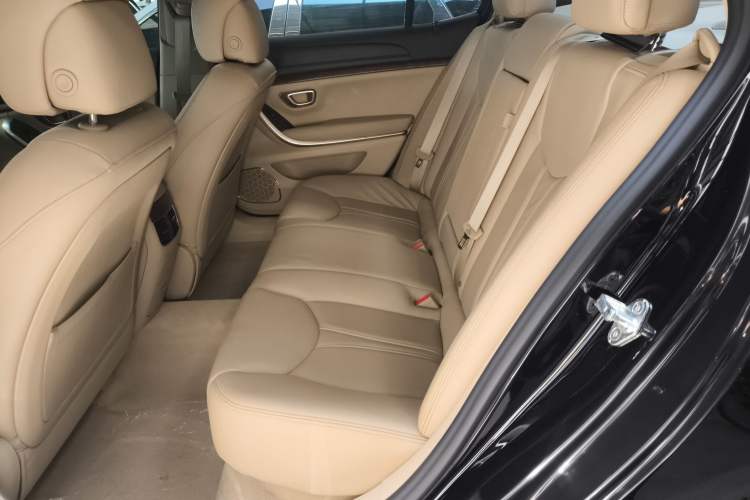 Used Roewe 950 2015 1.8T Luxury Edition Interior 4