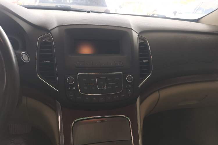 Used Roewe 950 2015 1.8T Elegant Edition Interior 4