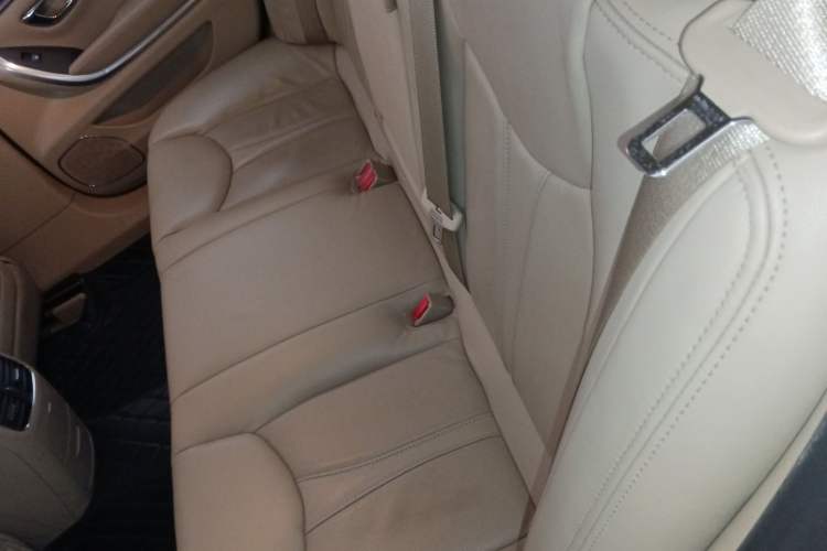 Used Roewe 950 2015 1.8T Luxury Edition Interior 4