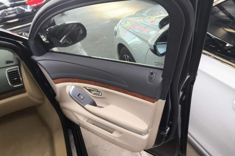 Used Roewe 950 2015 1.8T Luxury Edition Interior 5
