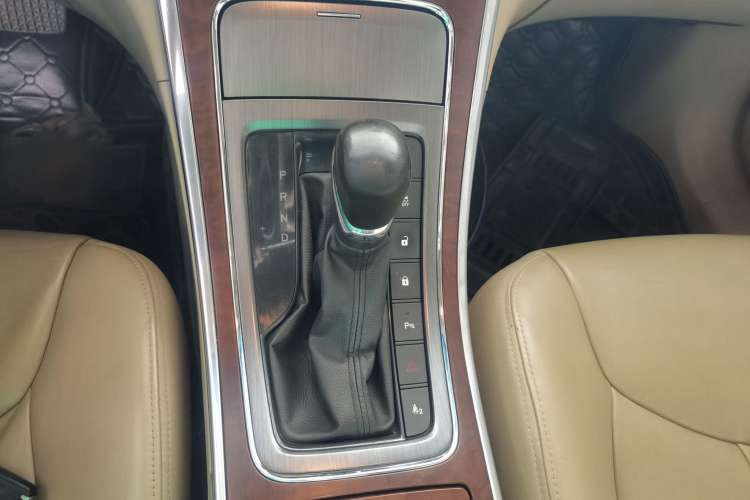 Used Roewe 950 2015 1.8T Elegant Edition Interior 5