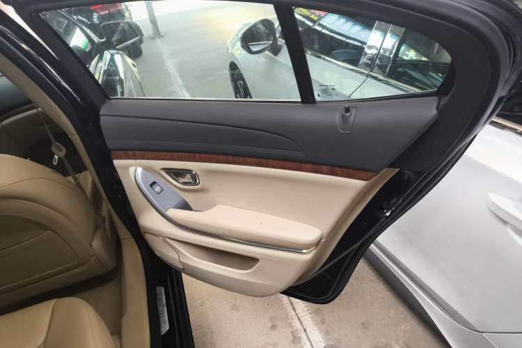 Used Roewe 950 2015 1.8T Luxury Edition Interior 6