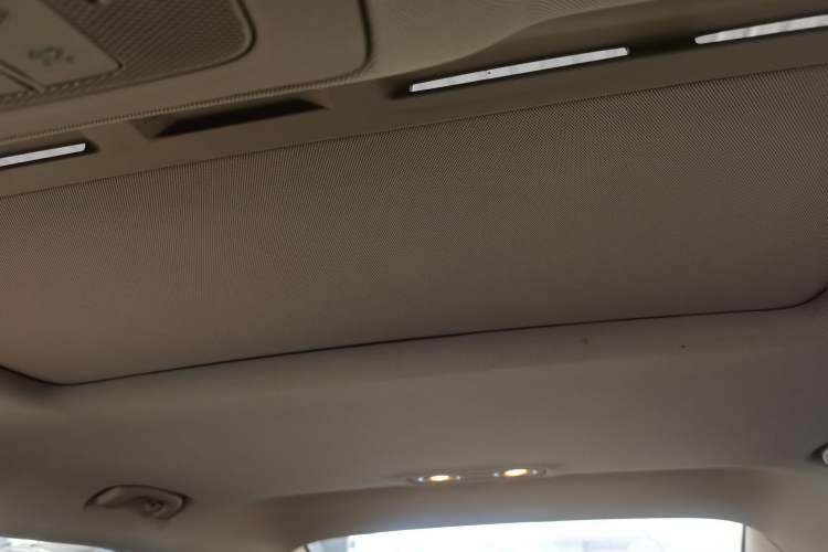Used Roewe 950 2015 1.8T Elegant Edition Interior 6