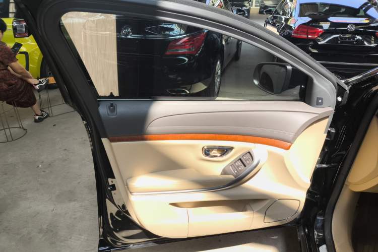Used Roewe 950 2015 1.8T Luxury Edition Interior 7