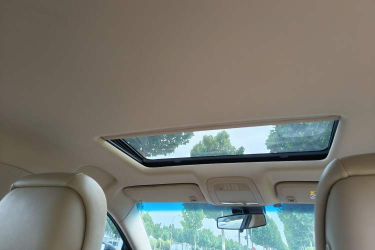 Used Roewe 950 2015 1.8T Elite Edition Interior 8
