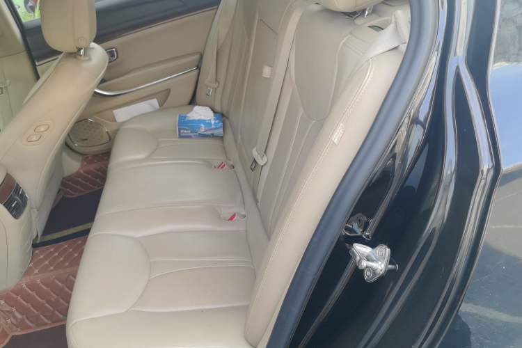 Used Roewe 950 2015 2.0T Luxury Executive Edition Left Rear Seat