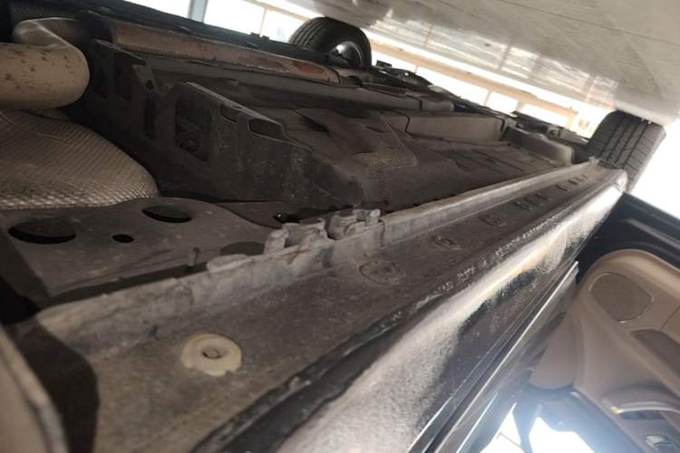 Used Roewe 950 2015 1.8T Elite Edition Left Side Sill