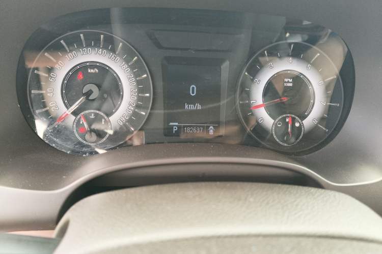 Used Roewe 950 2015 1.8T Elite Edition Odometer Close Up
