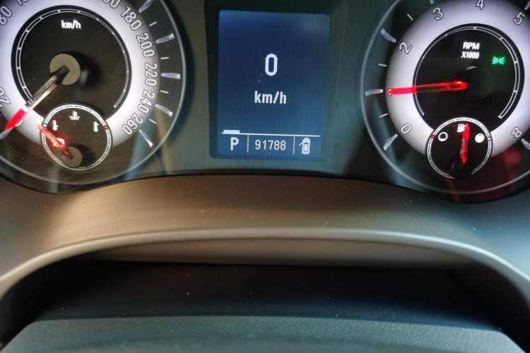 Used Roewe 950 2015 1.8T Elegant Edition Odometer Close Up