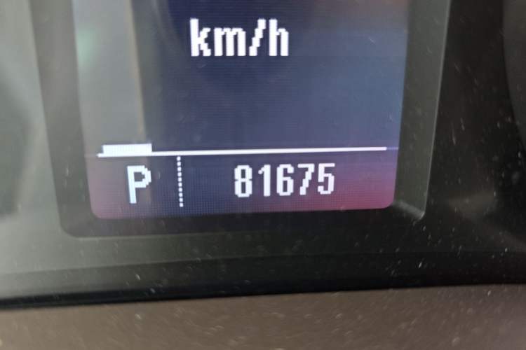 Used Roewe 950 2015 1.8T Luxury Edition Odometer Close Up