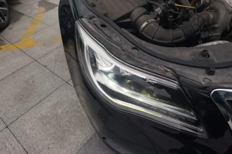 Used Roewe 950 2015 2.0T Luxury Executive Edition Right Front Headlight