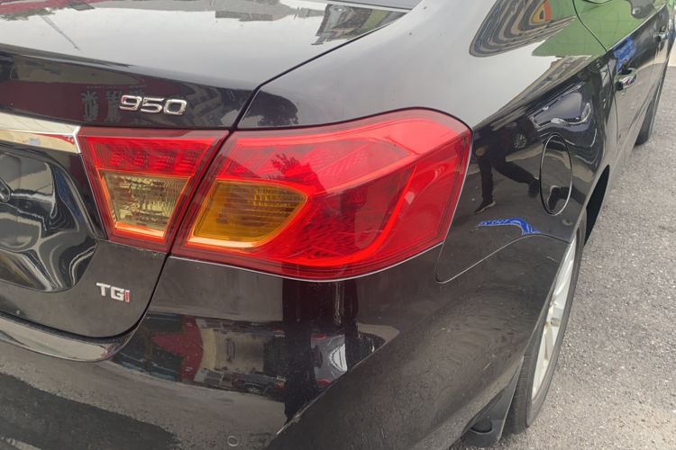 Used Roewe 950 2015 1.8T Elite Edition Right Rear Taillight