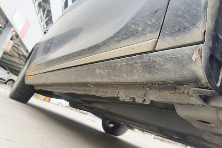 Used Roewe 950 2015 1.8T Elite Edition Right Side Sill