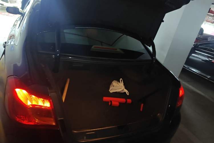 Used Roewe 950 2015 1.8T Luxury Edition Trunk