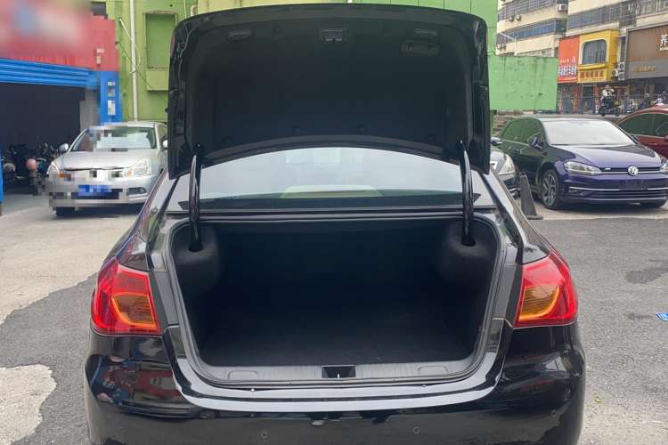 Used Roewe 950 2015 1.8T Elite Edition Trunk