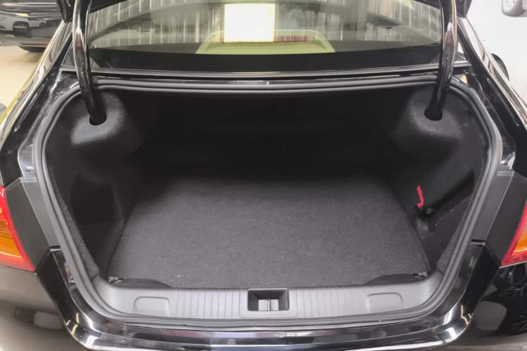 Used Roewe 950 2015 1.8T Luxury Edition Trunk