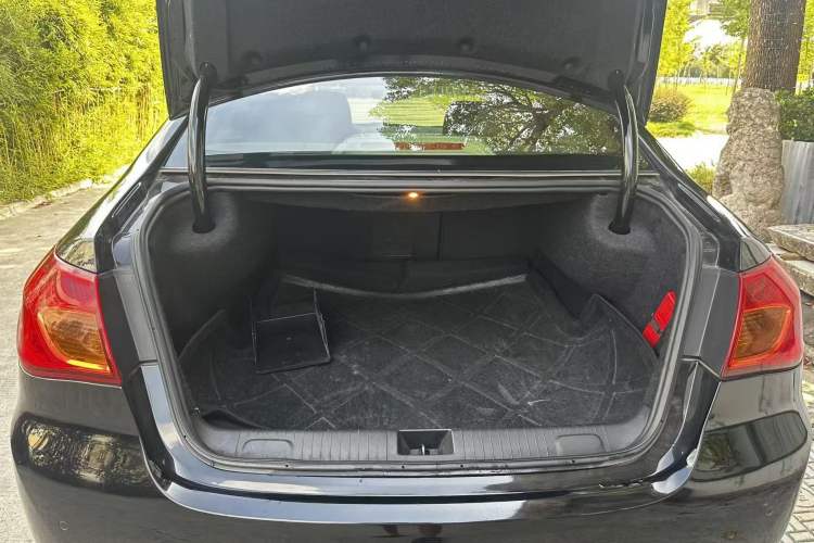Used Roewe 950 2015 1.8T Luxury Edition Trunk